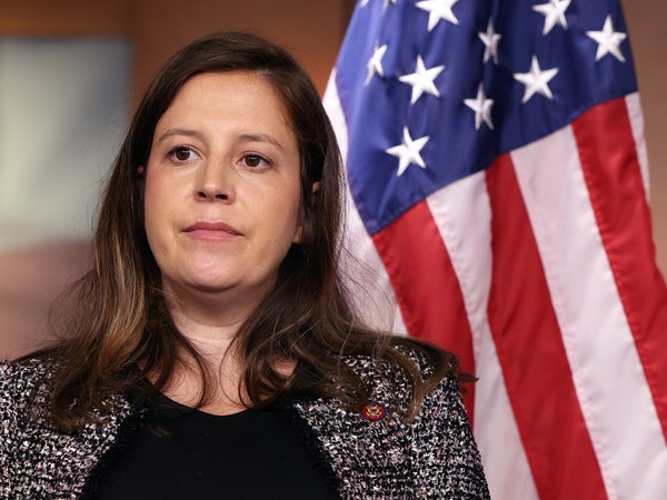 Elise Stefanik từ chối cam kết chứng nhận kết quả năm 2024, gọi tù nhân ngày 6 tháng 1 là “con tin”