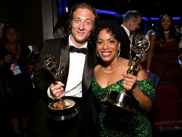 Những gì bạn không thấy trên truyền hình tại Emmys