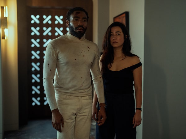 Donald Glover và Maya Erskine trong Ông bà Smith: “Đây là sự thân mật thực sự”