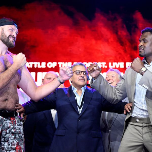 Phát trực tiếp Tyson Fury vs. Francis Ngannou: Cách xem trực tuyến trận đấu quyền anh PPV