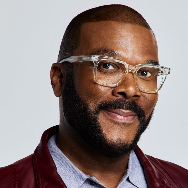 Tyler Perry tạm dừng việc mở rộng studio trị giá 800 triệu đô la, trích dẫn mối lo ngại về Sora của OpenAI