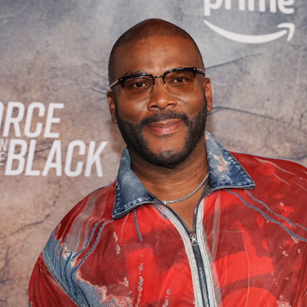 Tyler Perry gọi những người chỉ trích đề tài của mình: ‘ Ai là người có thể nói câu chuyện đen tối là quan trọng? ’