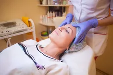 Dermaplaning là gì và lợi ích của nó là gì?