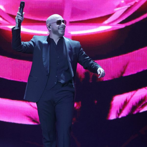 Pitbull Purchasses Naming Đến sân vận động bóng đá của FIU, thay tên cho sân vận động It Pitbull