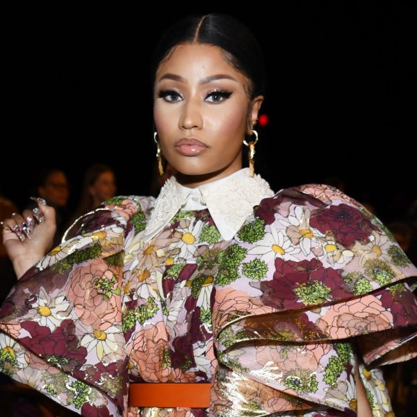 Kẻ đã giết cha của Nicki Minaj trong vụ tai nạn và chạy trốn muốn cô ấy kiểm tra trong 150 triệu đô