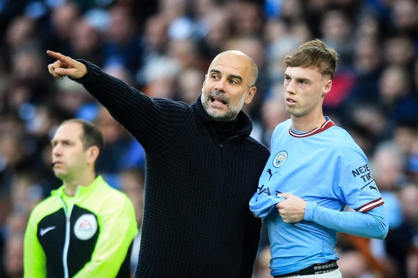 Pep Guardiola nói lý do Man City bán Cole Palmer cho Chelsea