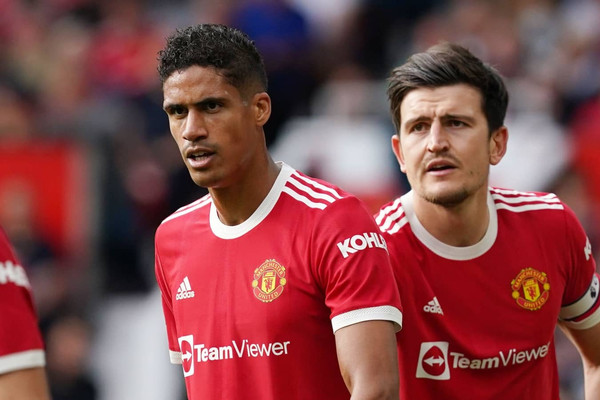 Erik ten Hag nói thẳng lý do Raphael Varane mất suất đá chính ở MU