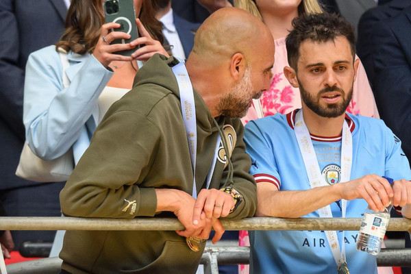 MU mua thêm tiền đạo, Man City cài điều khoản ‘trói’ Silva