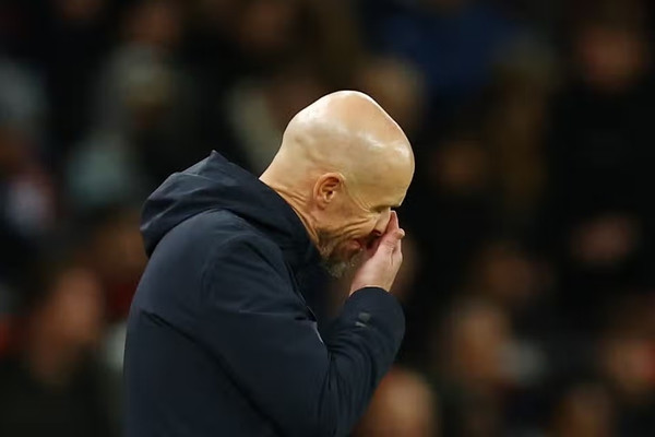 Erik ten Hag khổ sở chỉ ra nghịch lý ở MU, bị kêu gọi sa thải