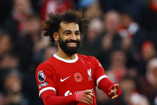 Salah cán mốc 200 bàn, Liverpool phả lửa vào gáy Man City