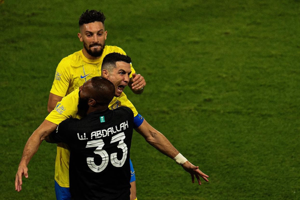 Ronaldo sút phạt tuyệt đỉnh, Al Nassr ngược dòng kịch tính