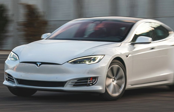 Tesla bị kiện vì quảng cáo sai sự thật về khả năng đi xa của xe điện