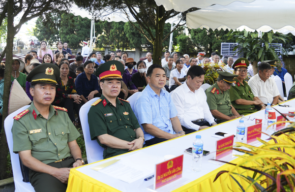 Trao Bằng "Tổ quốc ghi công" liệt sĩ Nguyễn Văn Hiến