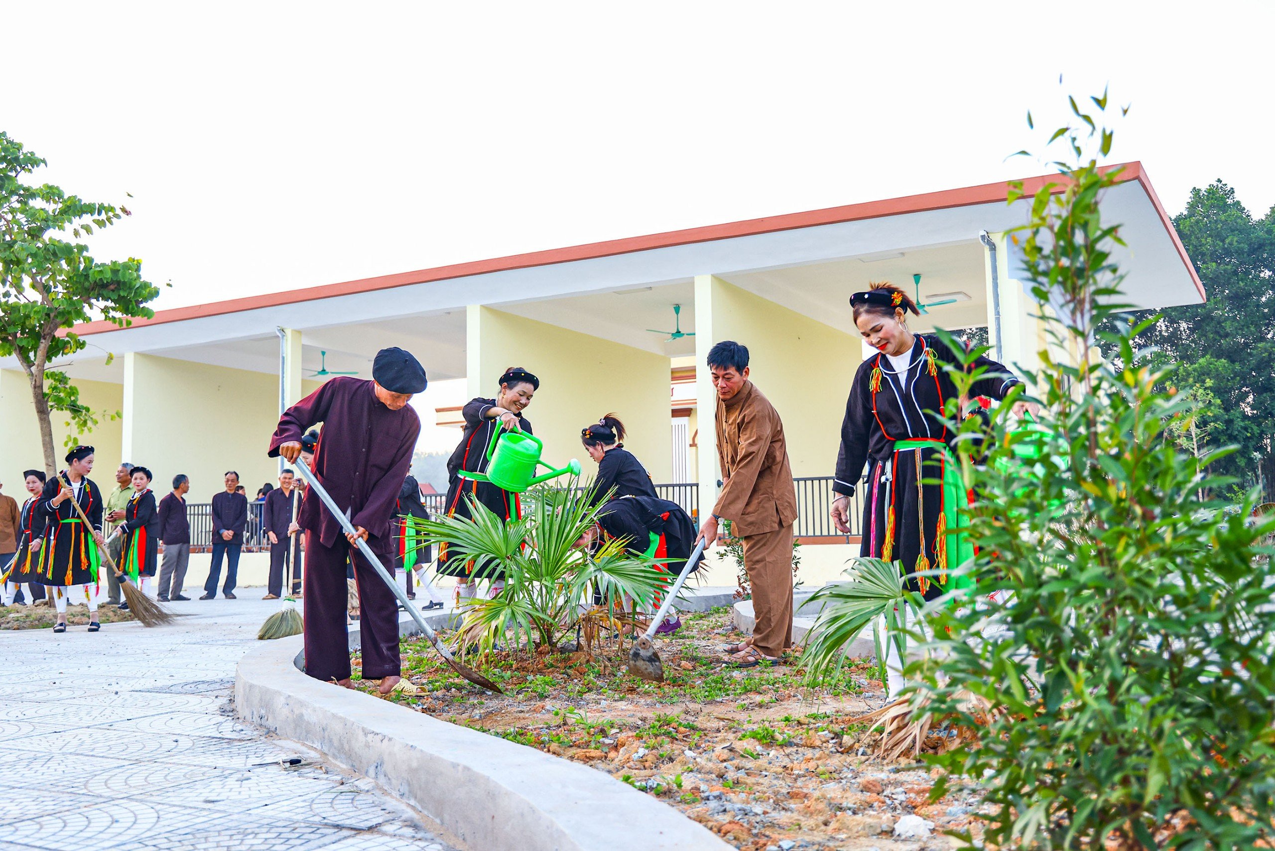 Cầu nối ý Đảng, lòng dân