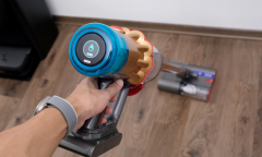 Dyson V12s - hút bụi cầm tay kiêm lau nhà 28 triệu đồng