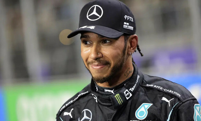 Lewis Hamilton chuyển sang Ferrari từ năm 2025