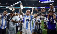 Pháp đòi FIFA điều tra tuyển Argentina 'phân biệt chủng tộc'