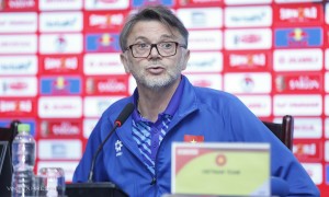 HLV Troussier: 'Việt Nam vẫn nắm quyền tự quyết trước trận Indonesia'