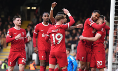 Liverpool tiếp tục bám đuổi ở Ngoại hạng Anh