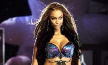 Tyra Banks trở lại Victoria's Secret sau 19 năm