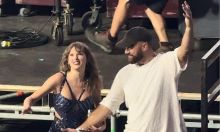 Travis Kelce xúc động xem concert của Taylor Swift