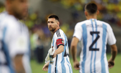 Kempes khuyên Argentina không níu kéo Messi