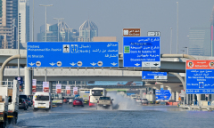 Dubai hoãn nợ, sửa nhà miễn phí sau lụt