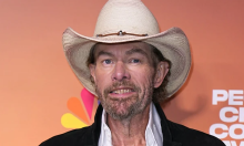 'Tượng đài' nhạc đồng quê Mỹ Toby Keith qua đời