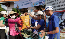 Vietnam Airlines chung tay cùng Côn Đảo giảm rác thải nhựa