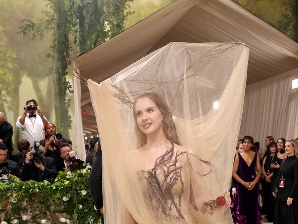 Những đôi giày đẹp nhất tại Met Gala 2024