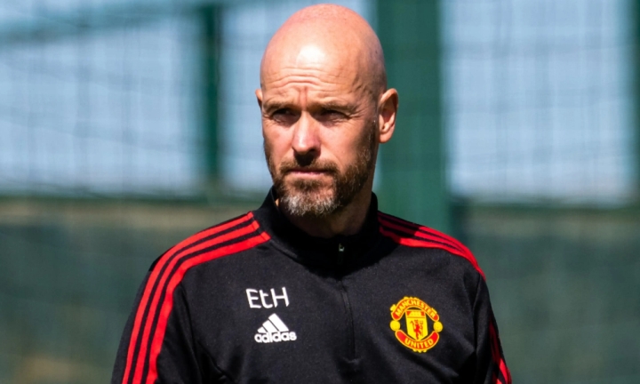 HLV Erik ten Hag cảnh báo ông chủ Man Utd trước thềm derby Manchester