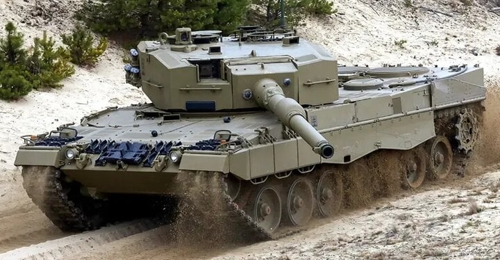 Xe tăng Leopard 2A4 của Đức trúng đòn ở Donbass 0