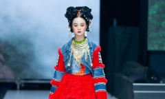 Mẫu nhí Maika Ngọc Khánh diễn ấn tượng tại Vietnam International Fashion Week 0 Thời trang