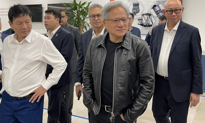 Chân dung CEO Nvidia Jensen Huang vừa sang Việt Nam, ăn đồ vỉa hè 0 