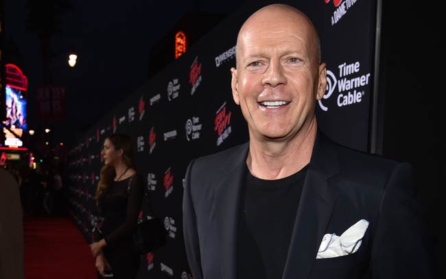 Bruce Willis không thể giao tiếp bằng lời nói hậu tổn thương não