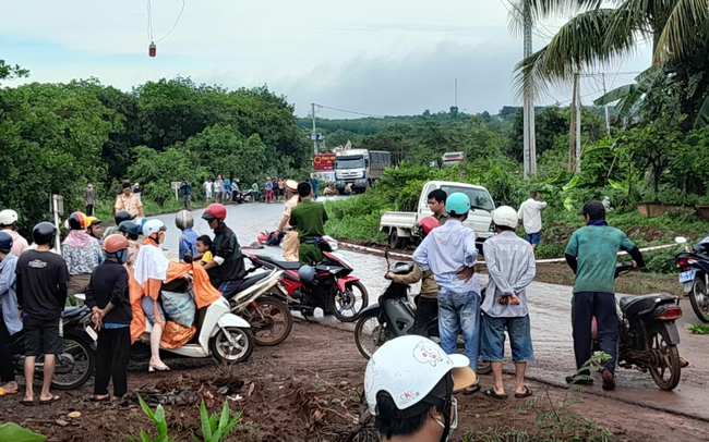 Bình Phước: Xe tải va chạm xe máy, 2 người tử vong tại chỗ