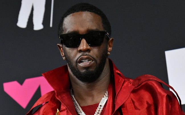 Ông trùm Hip hop P Diddy cảm thấy "ghê tởm" khi xem lại video đánh bạn gái gần 1 thập kỷ trước