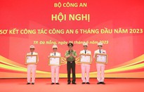 Thiếu tướng Vũ Hồng Văn được trao Huân chương Quân công hạng Nhì