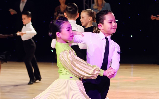 Con trai Khánh Thi - Phan Hiển lần thứ hai vô địch dancesport thế giới