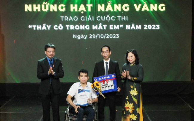 Trao giải cuộc thi 'Thầy cô trong mắt em' năm 2023