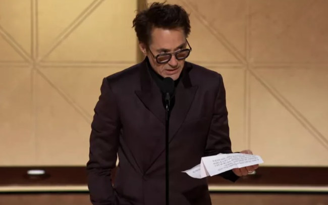 Quả cầu vàng 2024: Nhận giải Nam phụ, Robert Downey Jr. tự gọi mình là "người tiến bộ nhất"