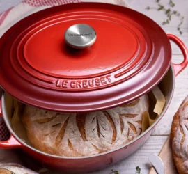 PSA: Chiếc lò nướng kiểu Hà Lan Le Creuset mang tính biểu tượng này đang được giảm giá siêu lớn — nhưng chỉ trong 24 giờ