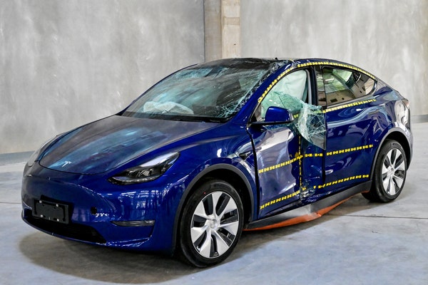 Phi công tự động Tesla rất nguy hiểm và vẫn có thể Được