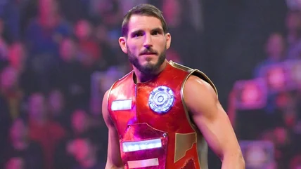 Johnny Gargano xem xét những chiếc vòng đeo nhẫn yêu thích của mình