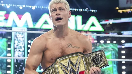 Cody Rhodes từ bỏ phong cách AJ, giành lại danh hiệu WWE tại lâu đài