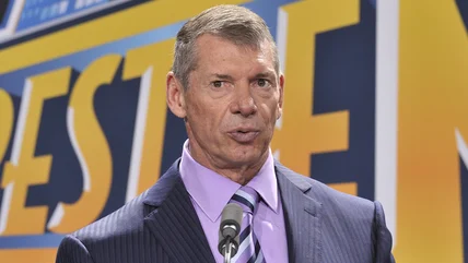 Thông báo phát hành Netflix cho ông McMahon xin lỗi về cựu sếp WWE