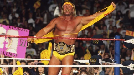 Huyền thoại Hulk Hogan đặt câu hỏi về một số điểm dẫn đến sự đau thương của Adam Copland