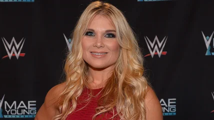 Beth Phoenix trên dòng thời gian nóng tính của chồng Edge tôi nghỉ việc phù hợp với Finn Balor của WWE