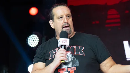 Tommy Dreamer tương phản nháp WWE khi nhìn trên thô & Smack Down