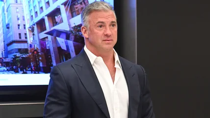 Jim Ross Weighs trong cuộc họp của ông chủ Tony Khan với Shane McMahon